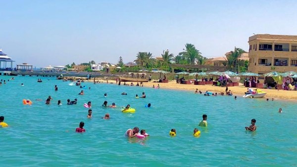 شواطئ ممتلئة.. أجواء الصيف في الإسماعيلية وعودة مهرجان المانجو