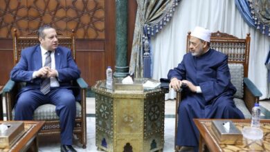 شيخ الأزهر يدعو لدراسة ظاهرة تباهي الأسر بإجادة أبنائها اللغات الأجنبية وضعفهم في العربية