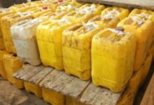 ضبط طن زيت طعام مجهول المصدر وغير مطابق للمواصفات داخل مصنع بالقليوبية