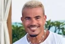 طبعًا بتقولهالي.. مصطفى قمر يشيد بـألبوم عمرو دياب الجديد