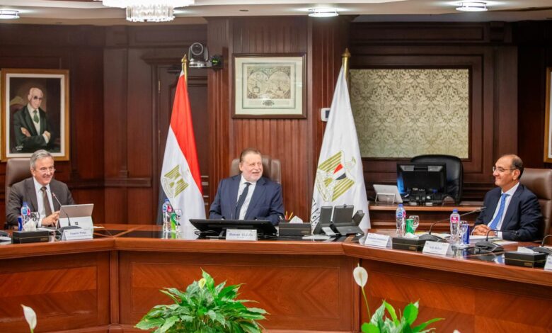 عاجل .. محافظ البنك المركزي المصري يبحث أوجه التعاون المشترك مع "الأوروبي لإعادة الإعمار والتنمية"