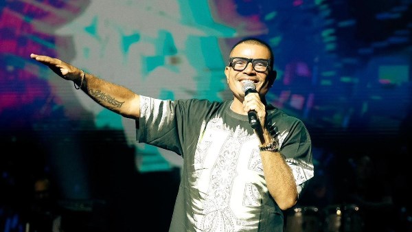 عمرو دياب يحيي حفلا ضخما في جدة.. ويفاجئ الجمهور بأغاني ألبوم ابتدينا