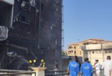 عمليات تبريد .. ننشر صور إخماد حريق مول شهير بالخمائل بالشيخ زايد