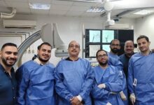 فريق طبي ينجح في إنقاذ حياة مريض يعاني من ضيق حرج بالشريان السباتي بأسيوط