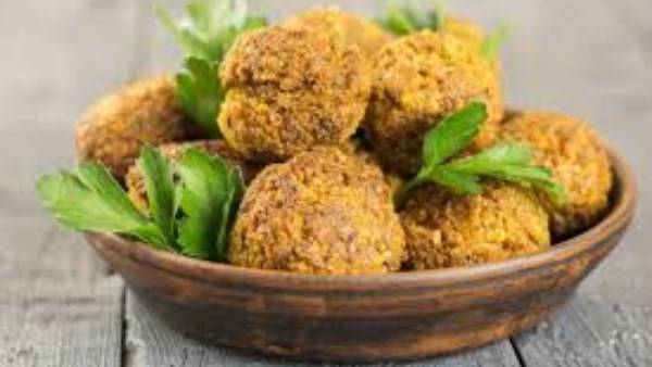 كأنها من المطعم .. سر لـ قلي الطعمية المقرمشة