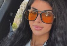كارولين عزمي تخطف الأنظار من سيارتها .. شاهد