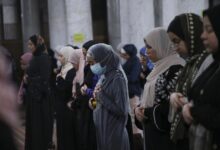 ما حكم الصلاة للمرأة عند زيادة مدة حيضها عن عادتها الشهرية؟ دار الإفتاء تجيب