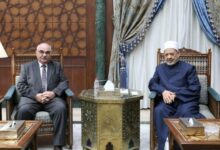 متمنيا له التوفيق.. شيخ الأزهر يستقبل رئيس قضايا الدولة ويهنئه بمنصبه الجديد