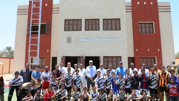 محافظ أسوان يتفقد مشروع مركز شباب النوبيين بقرية الرديسية