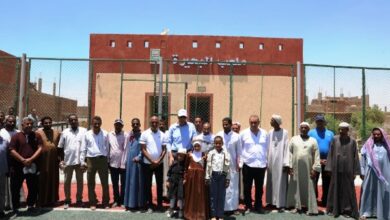 محافظ أسوان يتفقدالملعب القانونى لكرة القدم بمركز شباب البحيرة بإدفو