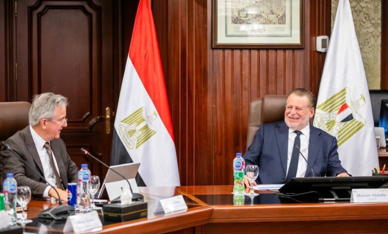 محافظ البنك المركزي يستقبل وفدًا من البنك الأوروبي لإعادة الإعمار لبحث أوجه التعاون المشترك