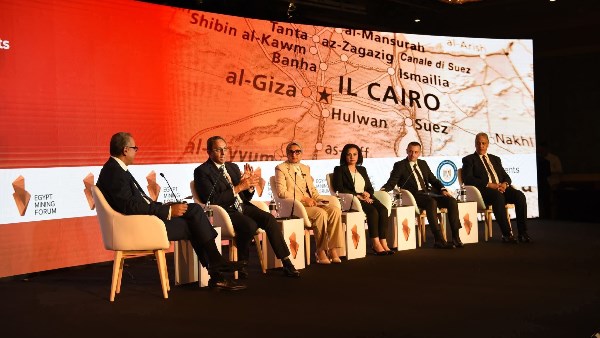 محافظة أسوان تعرض خطة الاستثمار التعديني أمام منتدى مصر