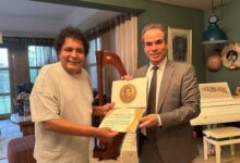محمد منير يتسلم وسام ماسبيرو للإبداع