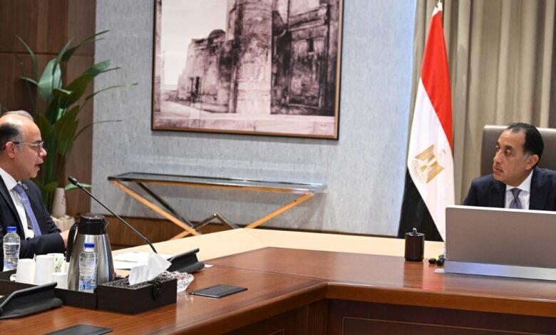 مدبولي يبحث مع رئيس الرقابة المالية عددا من ملفات عمل الهيئة