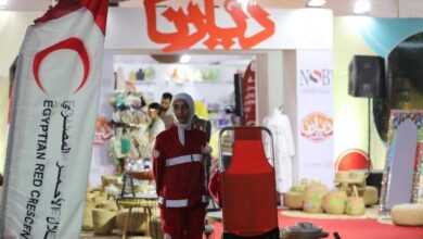 مصر بتتكلم حرفي.. الهلال الأحمر يشارك بمنتجات يدوية في ديارنا مارينا