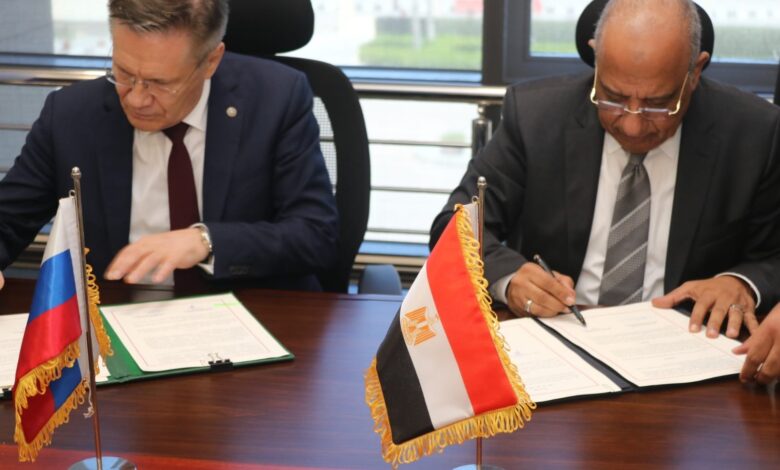 مصر وروسيا توقعان بروتوكولًا مكملًا للاتفاقية الحكومية الخاصة بالتعاون في بناء وتشغيل محطات الطاقة النووية
