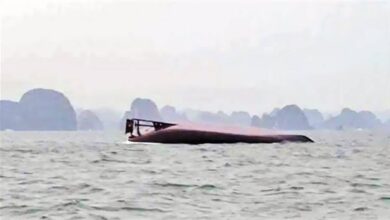 مصرع 18شخصا بعد انقلاب قارب سياحي بخليج ها لونج في فيتنام