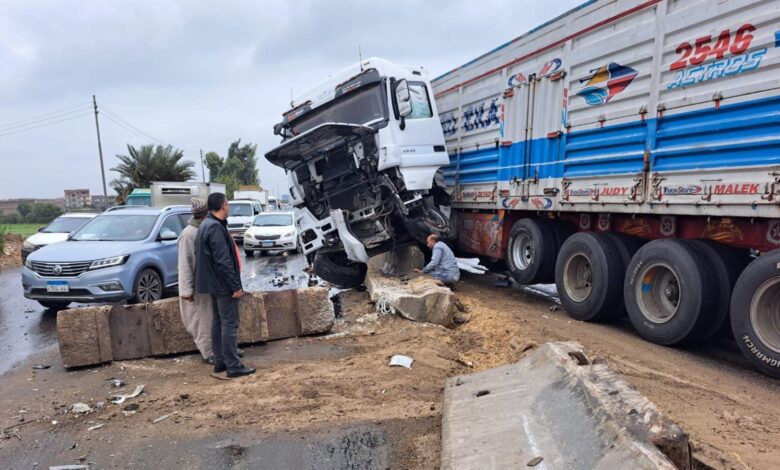مصرع شخص وإصابة آخر فى تصادم نقل ثقيل بطريق قفط القصير