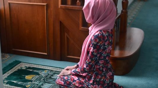 مقدار ما تدرك به المرأة الصلاة بعد انقطاع الحيض.. دار الإفتاء توضح