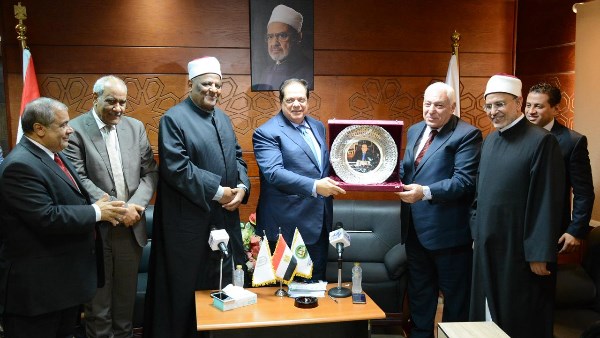 «نحتفل بفارس البرلمان قولاً وفعلاً»