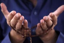 هل رفع اليدين عند الدعاء ومسح الوجه واجب؟.. دار الإفتاء تجيب