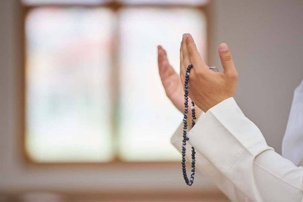 هل صحيح أن الدعاء يوم الأربعاء مستجاب؟.. داعية يجيب
