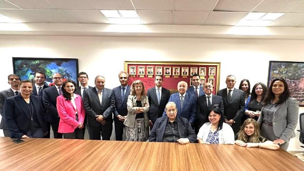 وزارة الخارجية تعقد اجتماعاً مع القيادات السابقة للدبلوماسية الاقتصادية لنقل الخبرات