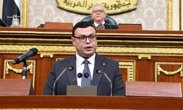 وزير الإسكان يتابع موقف عدد من مشروعات مرافق مياه الشرب بالمدن الجديدة والمحافظات