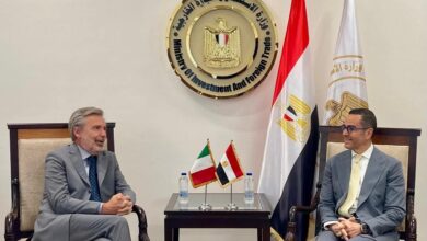 وزير الاستثمار يبحث تعزيز العلاقات الاقتصادية مع إيطاليا  
