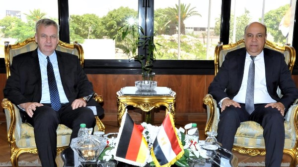 وزير الطيران يبحث مع سفير ألمانيا توسيع الشراكات في تطوير المطارات