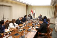 وزير قطاع الأعمال العام يستقبل وفدًا من مجموعة البنك الدولي 